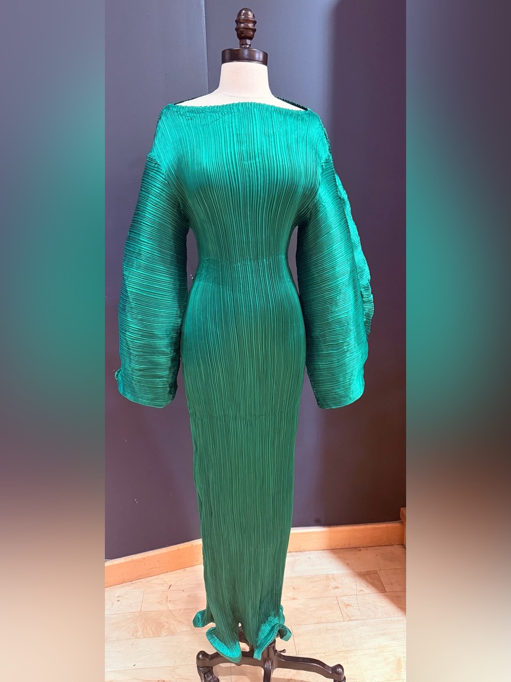 Green Pleated Maxi Dress with Balloon Sleeves